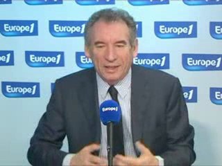 Bayrou redit non à Royal, jugeant ce qu'elle fait 'rigolo'