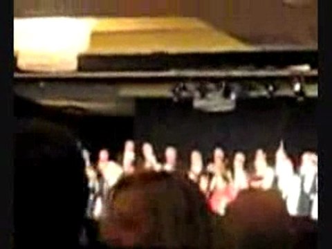 George Bush filmé à son insu en train de chanter ses adieu