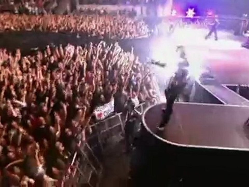 Nickelback - Burn It To The Ground