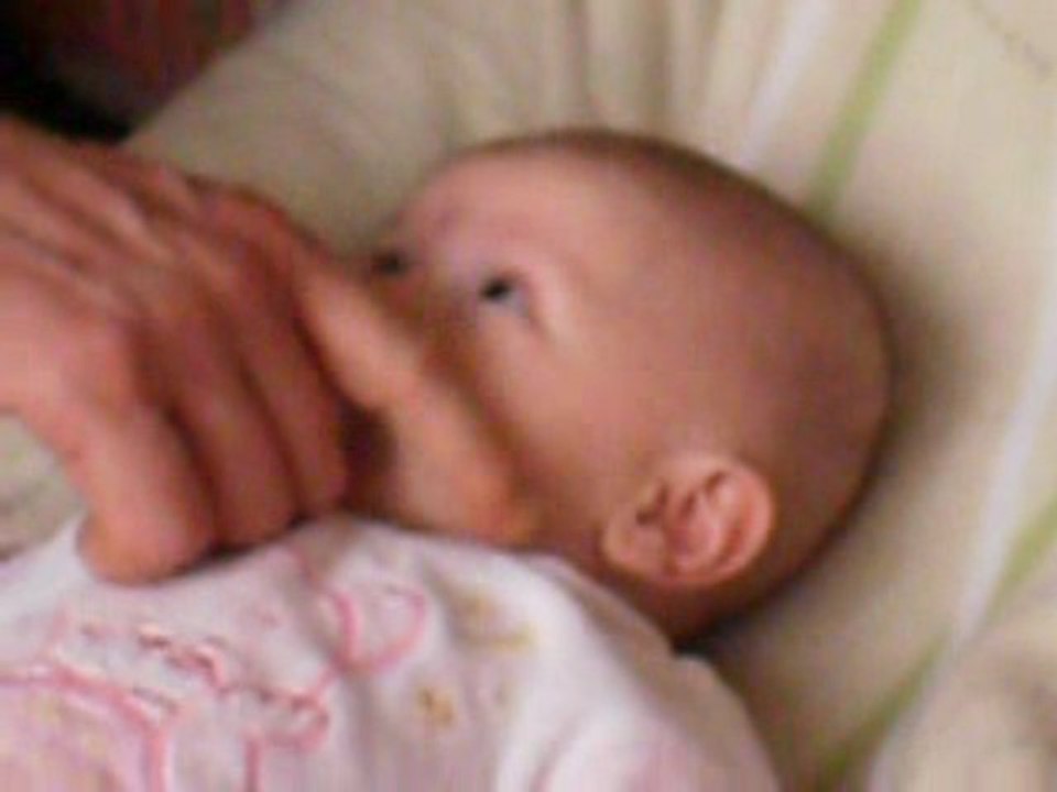 Mélina qui dit son premier "areuh" !!!