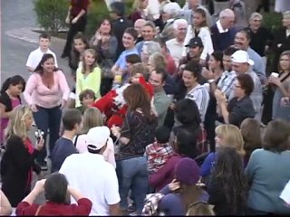 Santa makes parachute jump into La Quinta Resort & Club