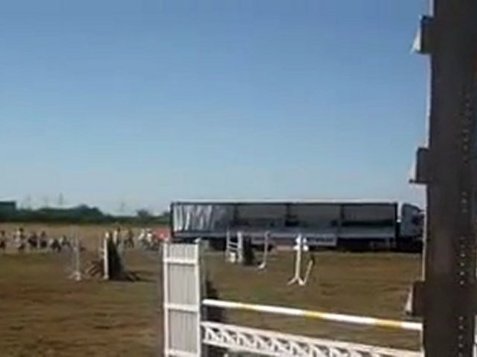 Une chute !!! Au CSO d'artenay 15 Aout 2009