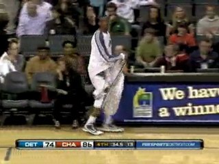 NBA Gerald Wallace looks like he's serving a volleyball when