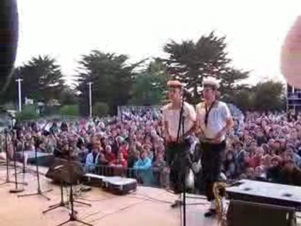 On Danse à Batz sur Mer
