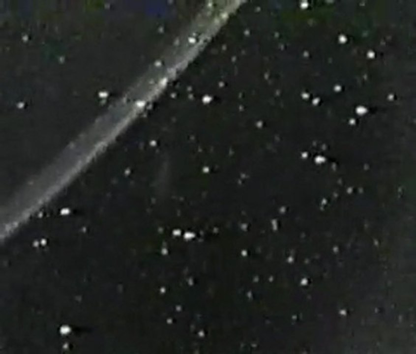 ovnis-particules-suspension-brillantes-deplacement-nasa-spac