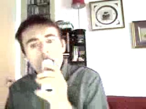 Wiwi égratigne Et j'attends