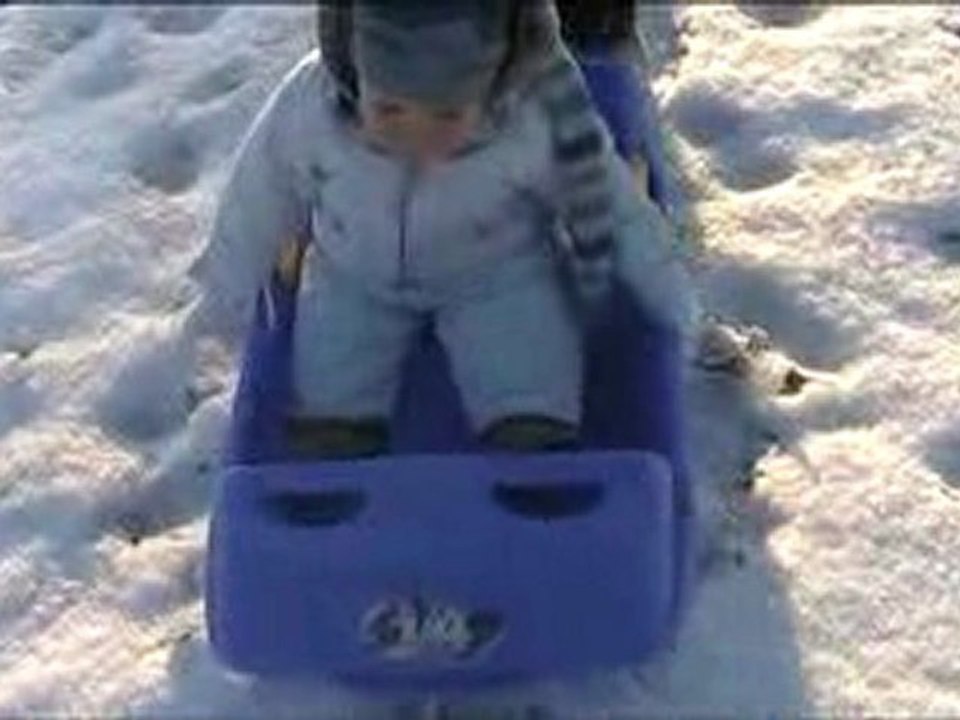 Antonin fait de la luge