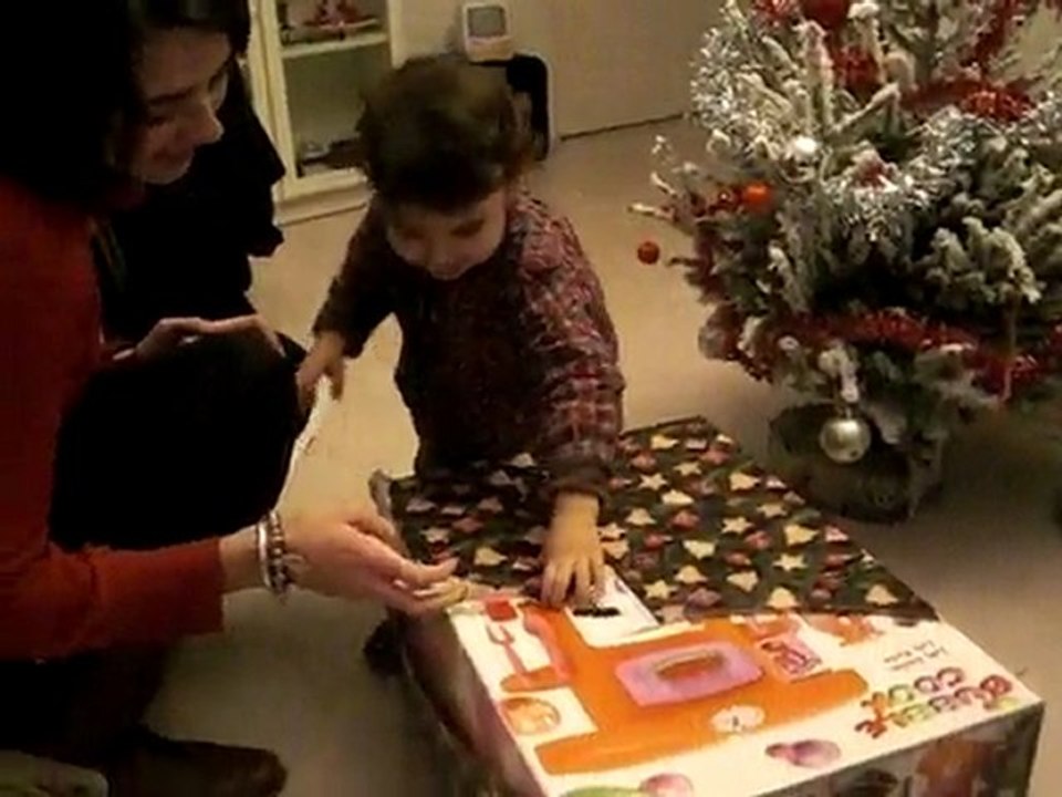 18.12.09.Milie fait le sapin