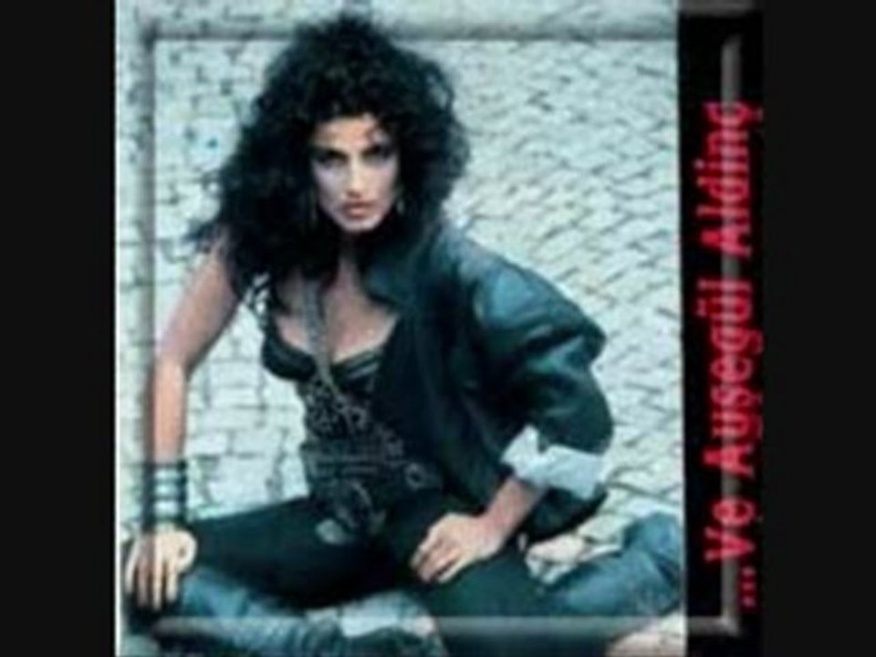 Ayşegül Aldinç - Gözlerin Su Yeşili