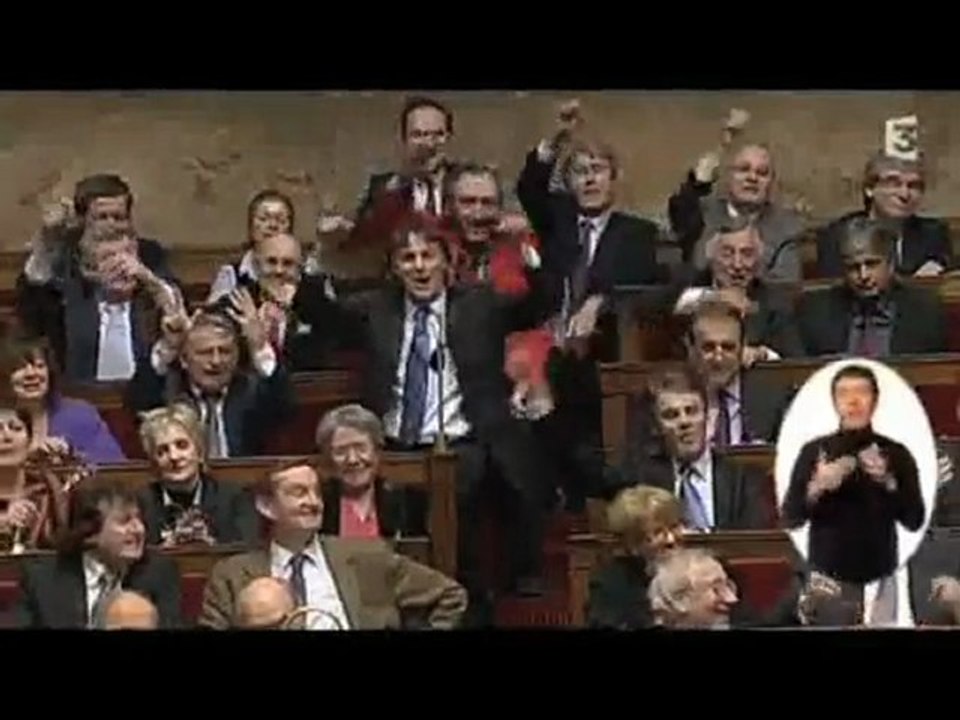 Darcos: lip dub et difficile retour à l'assemblée