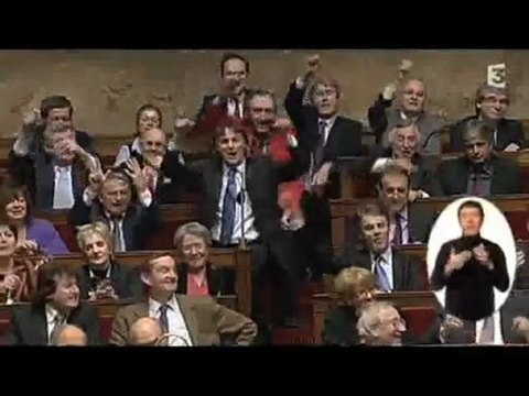 Darcos: lip dub et difficile retour à l'assemblée