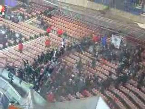 PSG-Grenoble 23/12/09 l'arrivé des Red Kaos