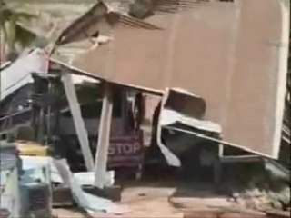 Тропический циклон Лоренс в Австралии смотреть видео