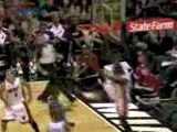 Carlos Arroyo floats one to Dwyane Wade for the alley-oop.