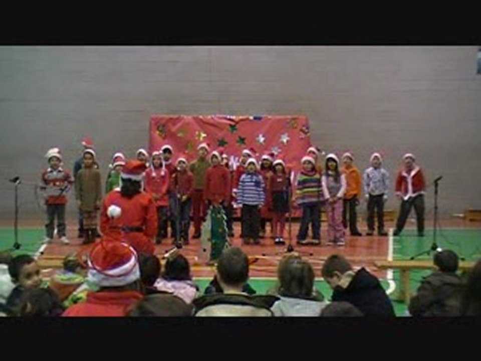 ALL I WANT FOR CHRISTMAS IS MY TWO FRONT TEETH (2º)