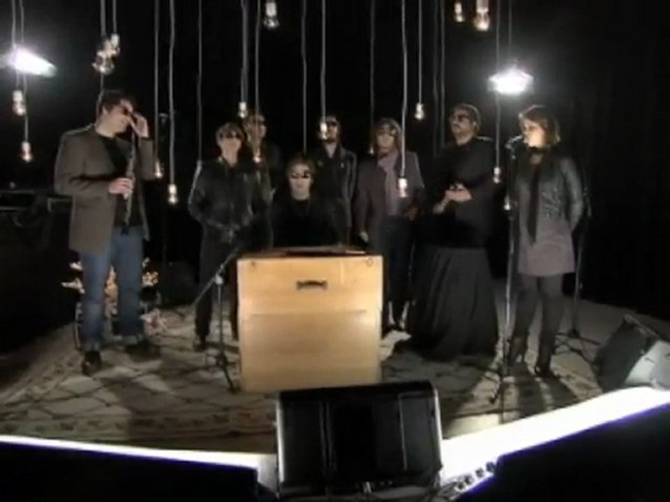 Flor Caveira: «Vinde Fiéis» (MTV Brand:New Tapete Natal)