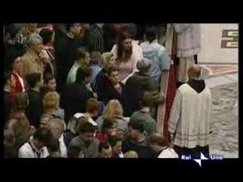 Aggressione a Papa Benedetto XVI Durante la Messa di Natale