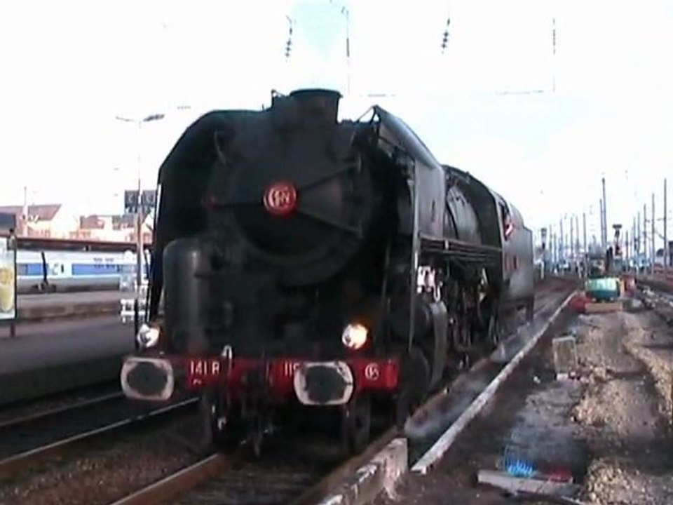 Train du Père Noël avec la 141 R 1199