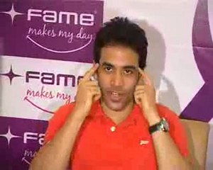 Tusshar kapoor holds golmaal 2 screening