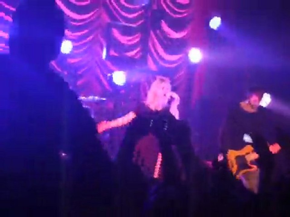 Paramore 07.12.09 - Brick By Boring Brick [1/2]