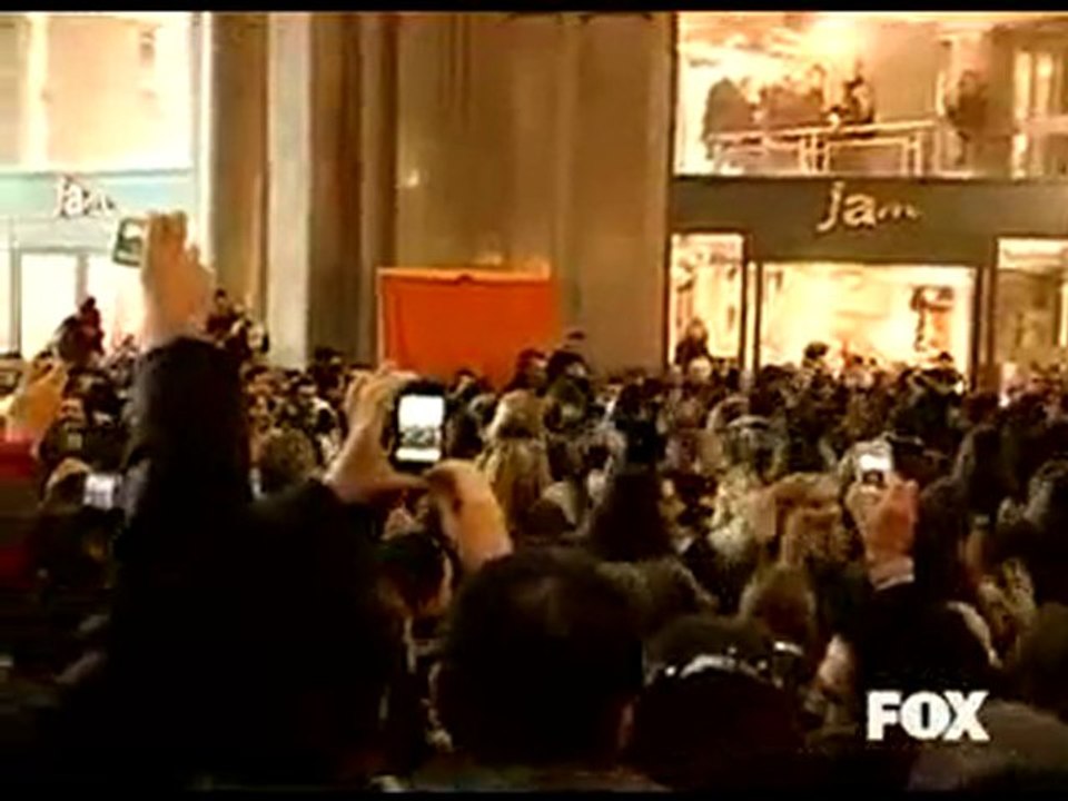 'Glee' holiday flashmob Roma.