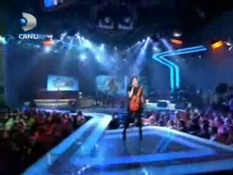 25-12-2009-KD-BEYAZ SHOW-AYŞE ÖZYILMAZEL-PERFORMANS