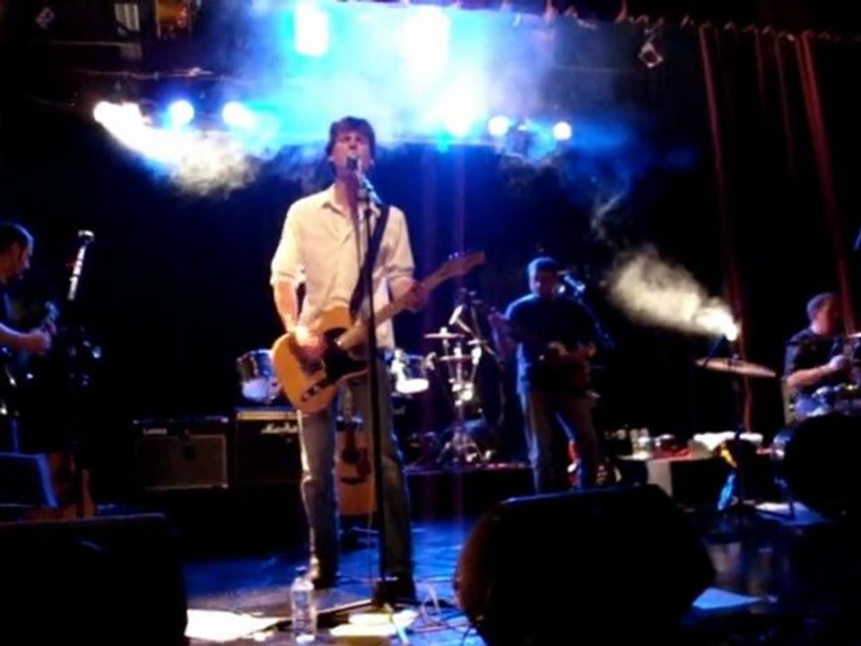 Un jour au port  http://fr.akamusic.com/yannlegroupe