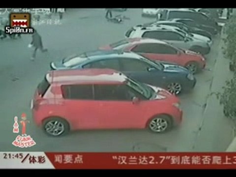 Chinese Man Throws Bicycle At Thieves