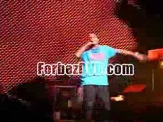 CHRIS BROWN RUNS, WHEN  FEMALE FAN RUNS ON STAGE