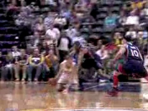 NBA Mike Bibby throws a wonderful pass to Josh Smith, who fi