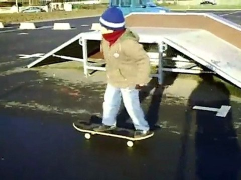 EDDIE VACANCES NOEL 2009 SKATEBOARDING LA FERTE SOUS JOUARRE