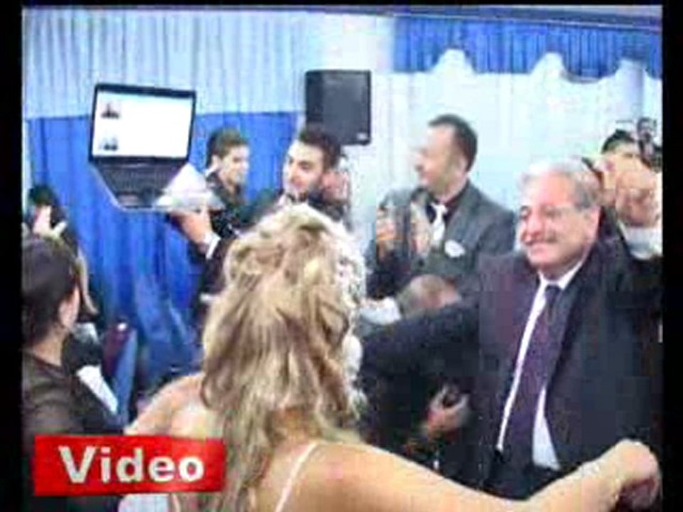Video - GÜNCEL - Damat düğüne MSN'den katıldı! - Adana'da 2.