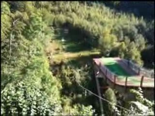 saut à l'élastique lancé sur tremplin : UNIQUE AU MONDE