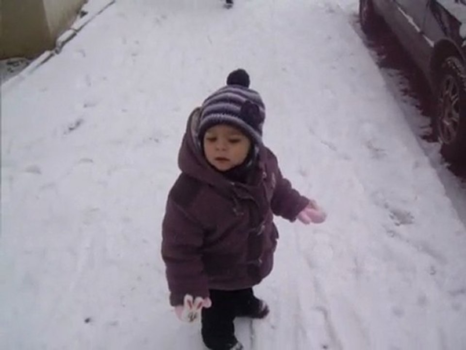 ma fille dans la neige