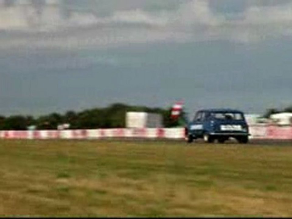 Run Renault 4L V8 Drag