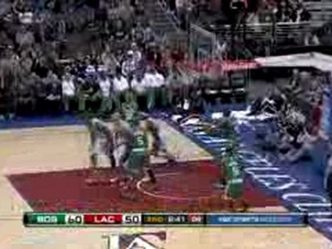 NBA Baron Davis gets Kendrick Perkins to look the other way