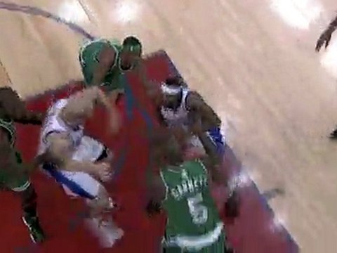 NBA DeAndre Jordan throws down a vicious jam off an amazing