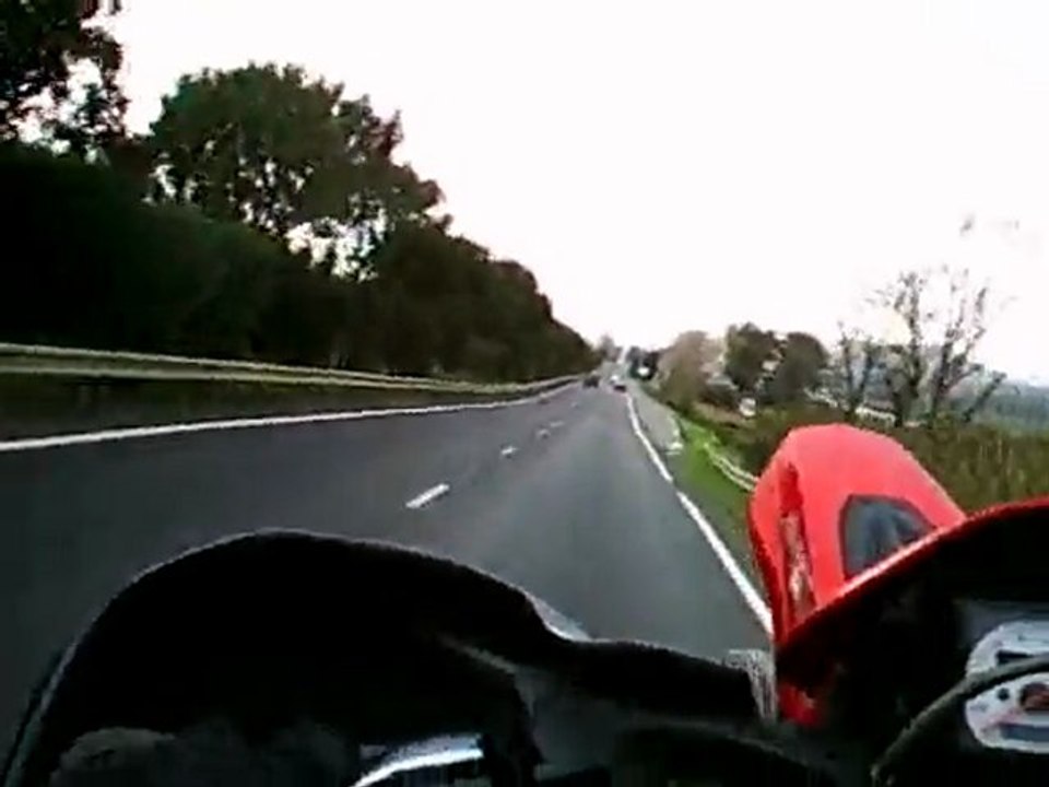 moto essai camera embarque ktm wheeling corse