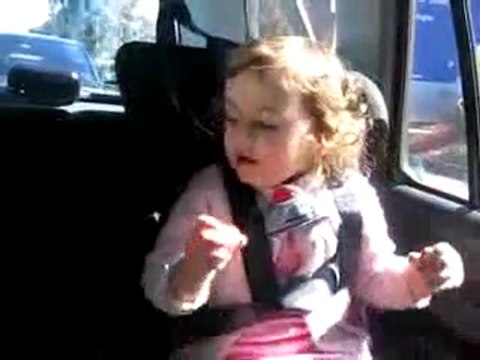 Une petite fille chante Heal the World de Michael Jackson