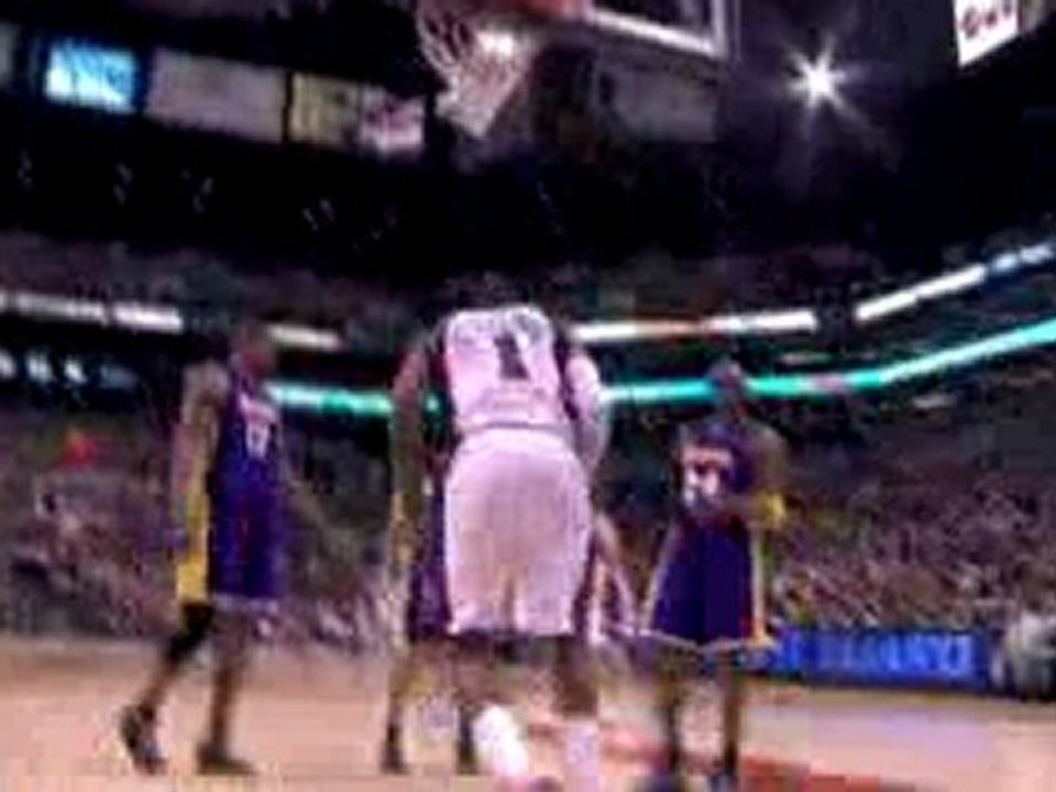 NBA Steve Nash finds his main target and Amar'e slams it hom