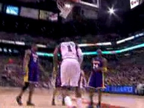 NBA Steve Nash finds his main target and Amar'e slams it hom