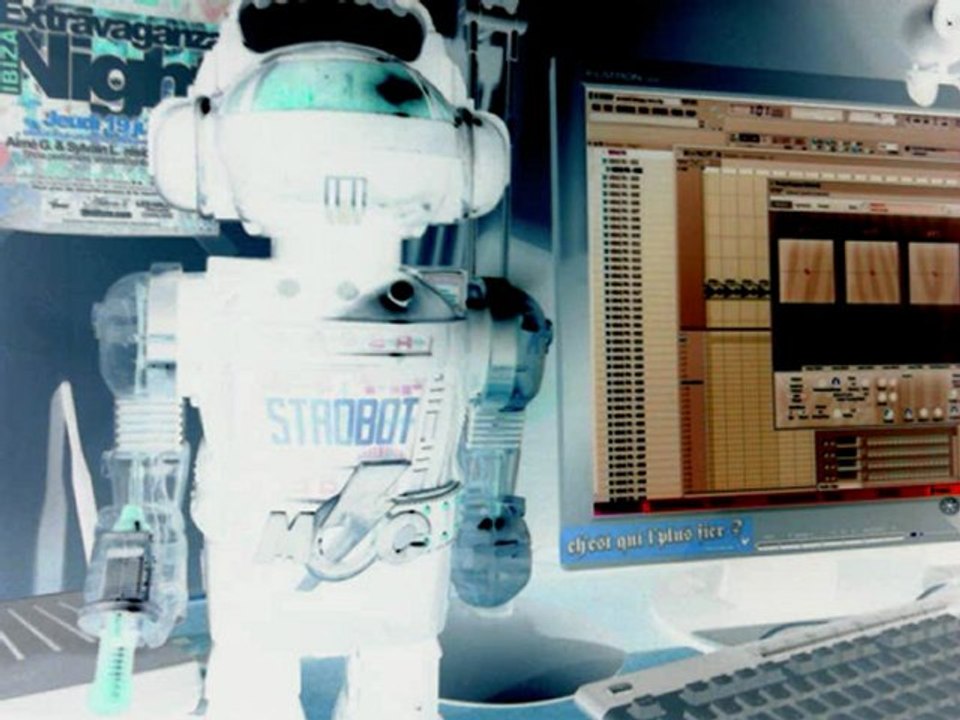 Blow Vs Enola gay - Strobot Deejays