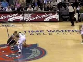 NBA D.J. Augustin and Derrick Brown get the trap at half cou
