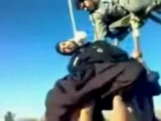 Iran: La Folla Salva Due Uomini Dall'Impiccagione