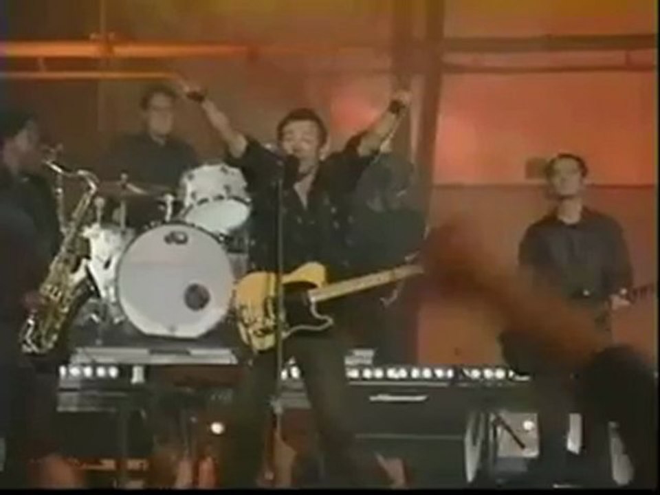 dancing in the dark  (02 vma ) - bruce springsteen
