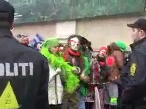 clowns manif 2.wmv