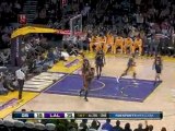 NBA Lamar Odom assists Kobe Bryant with a backdoor pass for