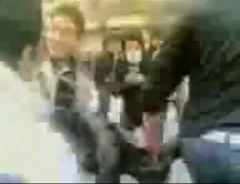 Scontri Iran: Polizia si Lancia Contro i Manifestanti