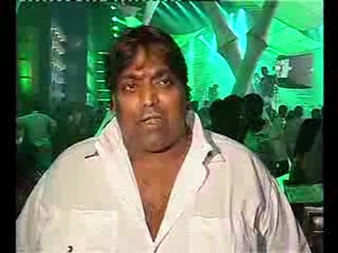 Sonali Kulkarni dances away on the loca