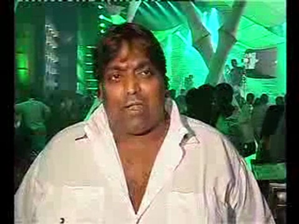 Sonali Kulkarni dances away on the loca